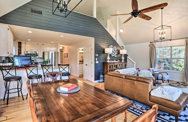 Waterfront Lake Martin Home w/ Private Dock & View