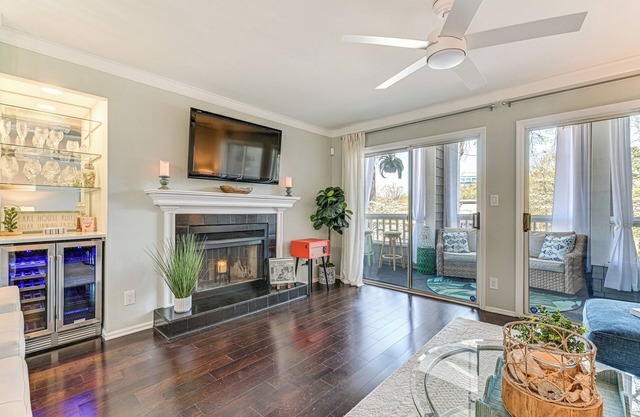Waterfront Lake Norman Retreat w/ Pool Access!