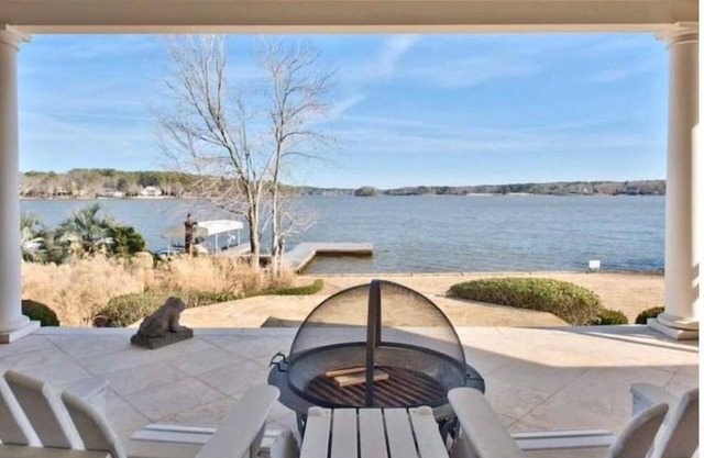 Waterfront Lake Oconee home - beautiful home with gorgeous views, kayaks