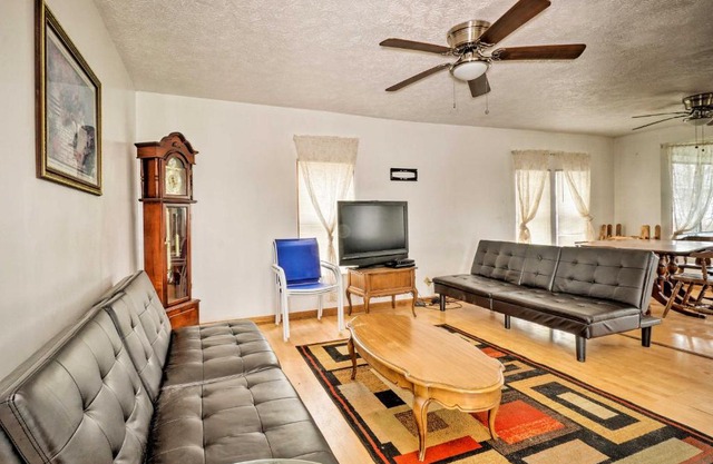 Waterfront Lake Erie Vacation Rental on the Strip!