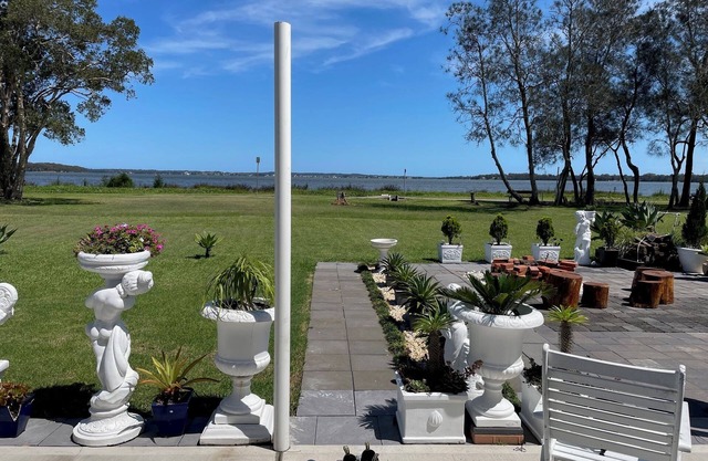 waterfront lakeside house to relax and rewind very relaxing break away