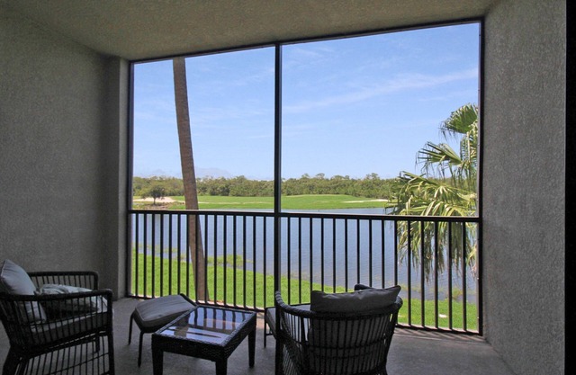 Waterfront Lakewood National condo overlooking the 11th green - Golfers Grove