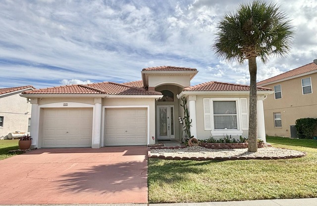 Waterfront listing close to MCO, USTA, Disney, Universal, and Sea World!