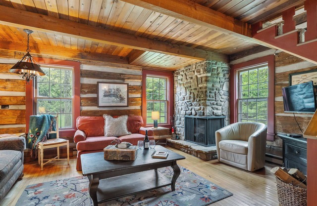Waterfront Log Cabin on Kangaroo Lake, Dog Friendly