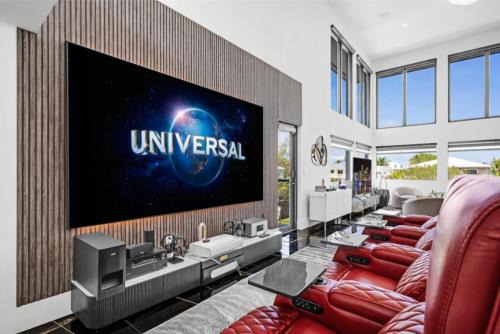 Waterfront Luxe Pool, Hot Tub, Theater, Games and more