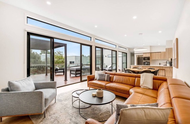 Waterfront Luxury in Opossum Bay