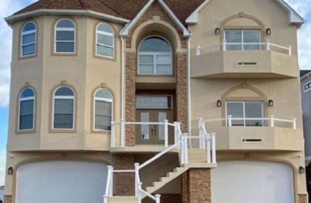 Waterfront Luxury House on the Bay - North Ocean City