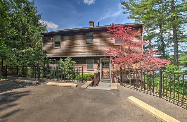 Waterfront New England House sur le lac Wickaboag!