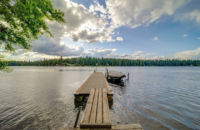 Waterfront Newport Vacation Rental on Sacheen Lake