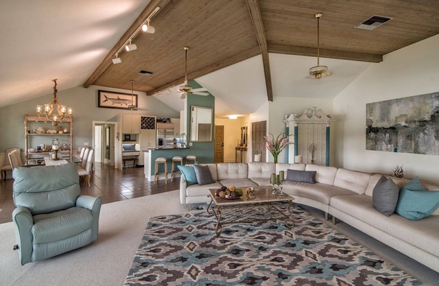 Nouveaux tarifs pour le NW Bradenton exclusif; Oiseaux exotiques, Dolp- Waterfront