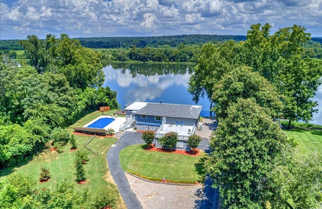 RIVERHOUSE PRIVATE 3acres ~ Piscine ~ Dock-Tee sur le pont-Fire Pit-Nature-QUIET