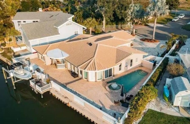 Waterfront Oasis: Serene Retreat 7Mins To Beach!