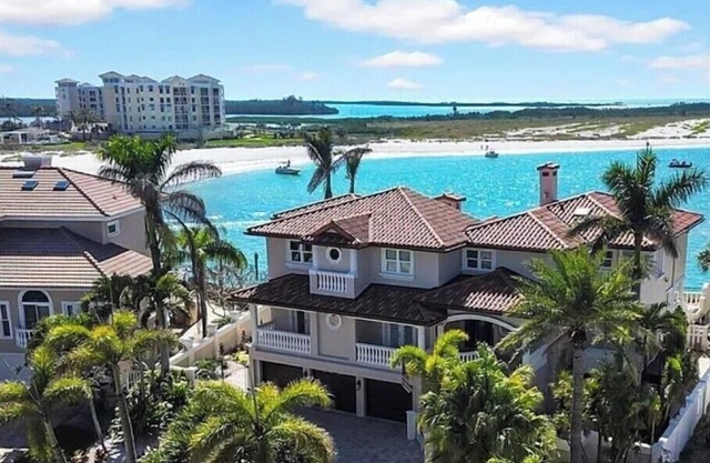 Waterfront Oasis. Sunsets Nightly. Great for couples or family retreat.Pool/spa