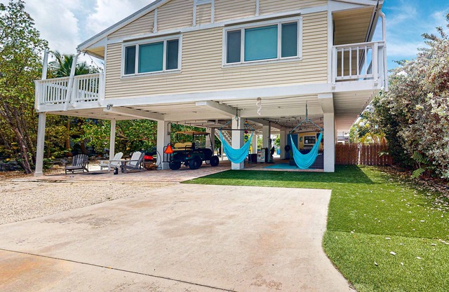 Waterfront Oasis with Private Dock, Firepit, Grill & WiFi - Snowbirds Welcome