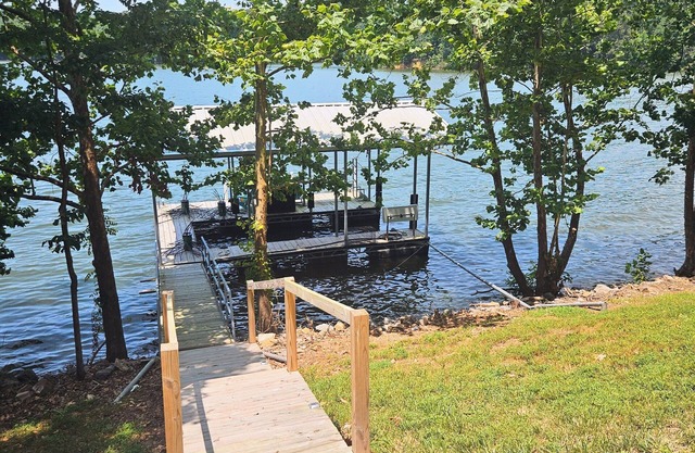 Waterfront on Lake Barkley, private dock