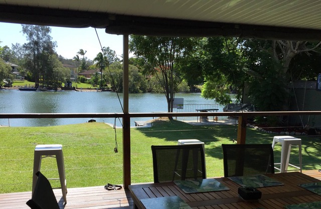 Bord de l'eau sur la rivière Kalang, Urunga, NSW