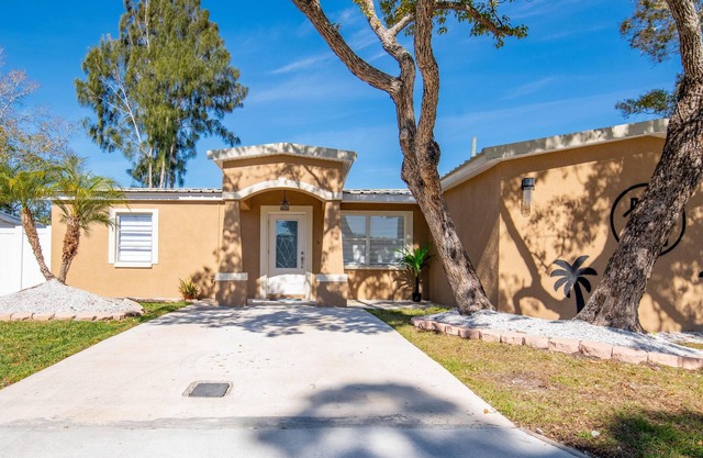 Paradise Lagoon | 4BR | Florida Sunsets | Boating