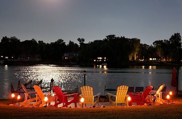 Waterfront Paradise Retreat: 35 minutes to ND and SBN airport!