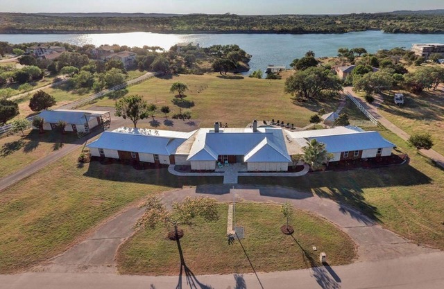 The Estate on Lake Travis - Une escapade au bord de l'eau de 10 hectares pour les groupes