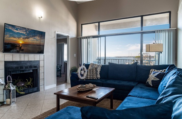 Waterfront! Perfect Location!!
