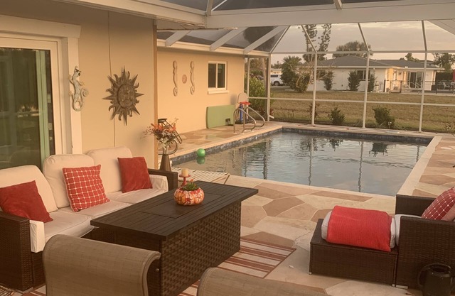 Waterfront Pool home very close to golf and beaches