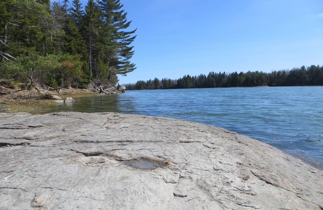 Waterfront Post & Beam Home sur 5 acres paisibles