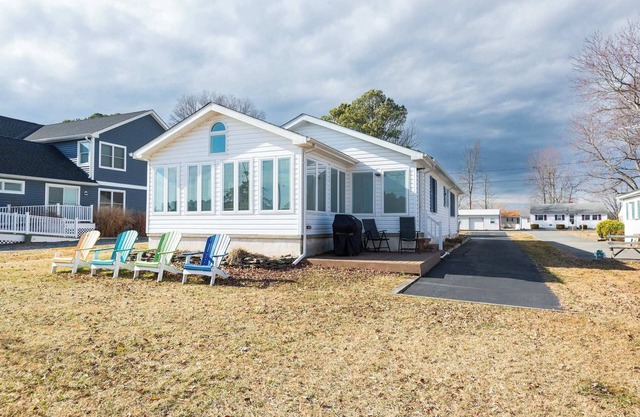 Waterfront! Sunroom, Private Dock, Boat Tie-Up & Near Town