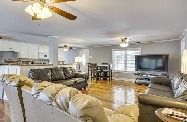 Waterfront Prosperity Home w/ Dock: Walk to Marina