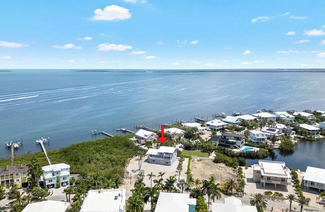 Waterfront Resort House + Private boat dock!
