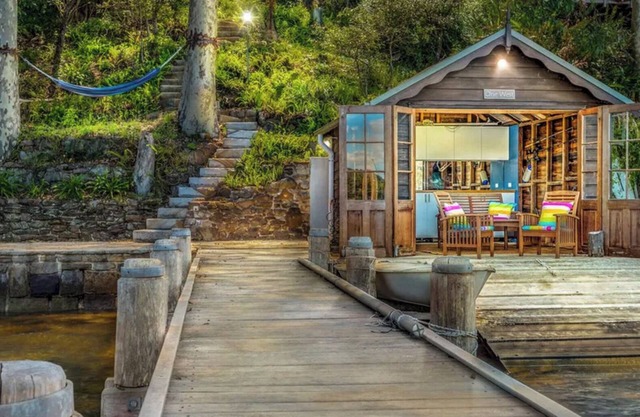 Waterfront Retreat. 1 hour from Sydney CBD.