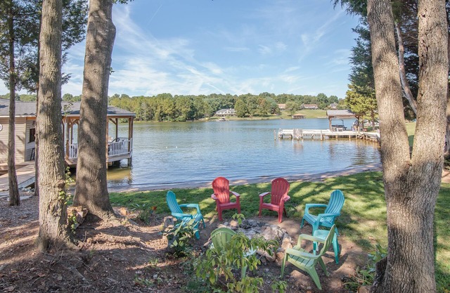Retraite au bord de l'eau pour petits et grands! Maison classée au bord du lac Lake Anna classée n ° 1