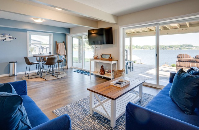 Waterfront Retreat on Apple Valley Lake!