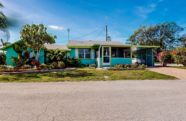 Waterfront retreat with bay views, dog-friendly, & snowbird-ready