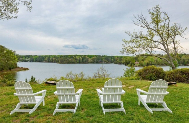 Waterfront River Escape w/ Pool, Kayaks, Detached Suite +more