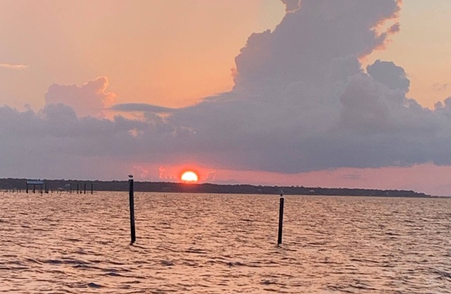 Waterfront Serenity with great views of Horn Island!