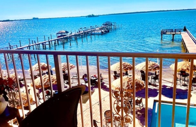 Waterfront Spectacular views condo-hotel studio