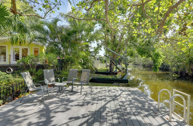 Waterfront Studio < 1 Mi to Downtown Bradenton!