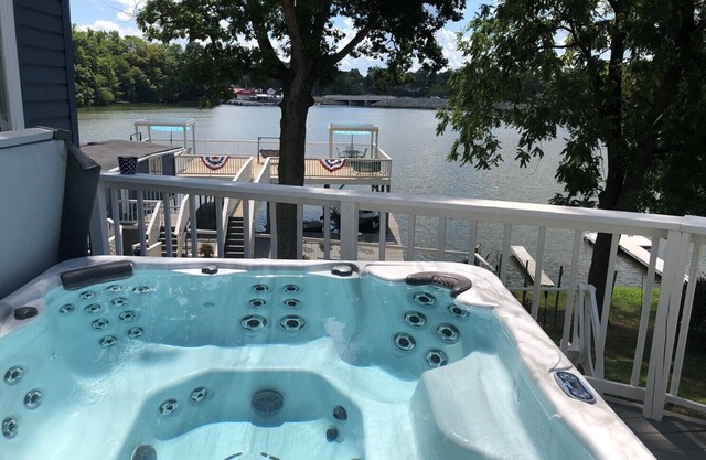 Waterfront Studio sur le lac Schaffer, distance de marche de l'Indiana Beach