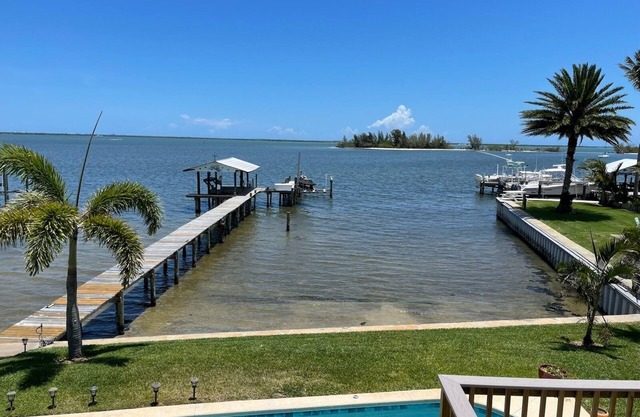 Waterfront Studio with pool and boat dock