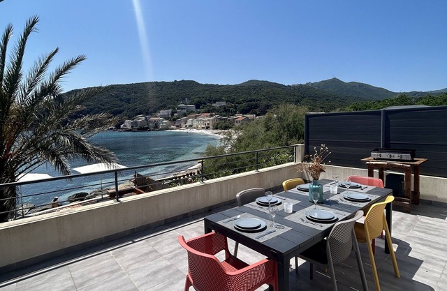 Étage de Villa avec grand terrasse - calme, unique et pieds dans l'eau -