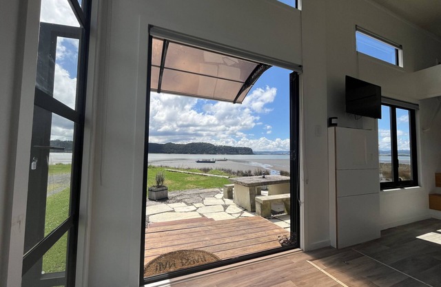 Waterfront Tiny House on Kawhia Harbour.