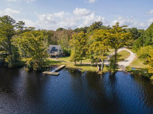 Waterfront Treehouse on the Cape Fear with Dock
