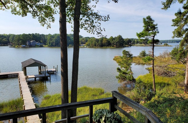 Waterfront Living donnant sur des vues et des couchers de soleil pittoresques sur la jetée!