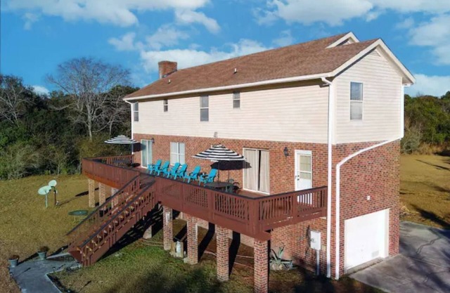 Waterfront View 6 Bedroom Home