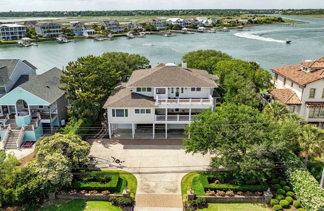 Waterfront Retreat steps from Beach Access, 2 Boat Slips, Hot Tub & Elevator