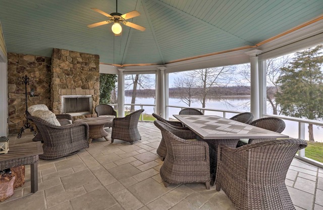 NOUVEAU! Waterfront Prospect Home-20 Mi. à Louisville