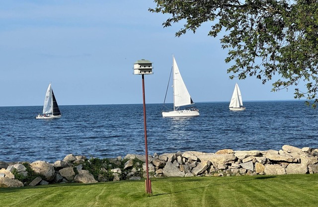 Waterfront Lake Michigan Home - Spring & Summer Dates Available - Book 2025 Now!