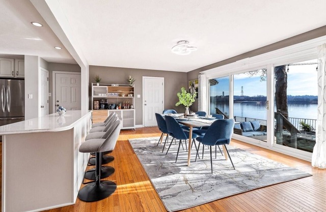 Waterfront Symphony~Newspaper featured~HotTub~Pets~Theater~Luxe Amenities~Views
