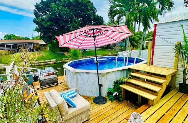 *Waterfront Pool Paradise* Luxe Oasis