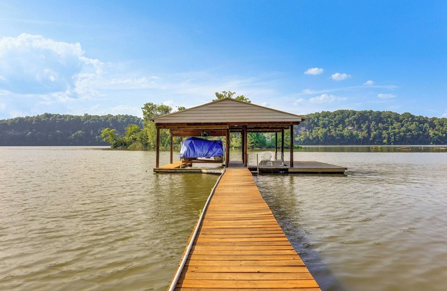Waterfront Wheeler Lake Home w/ Furnished Deck